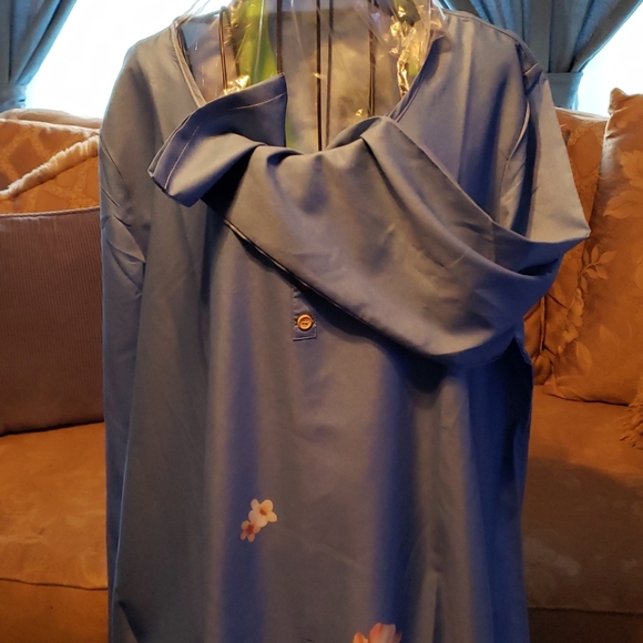 Dress. - Picture 3 of 4